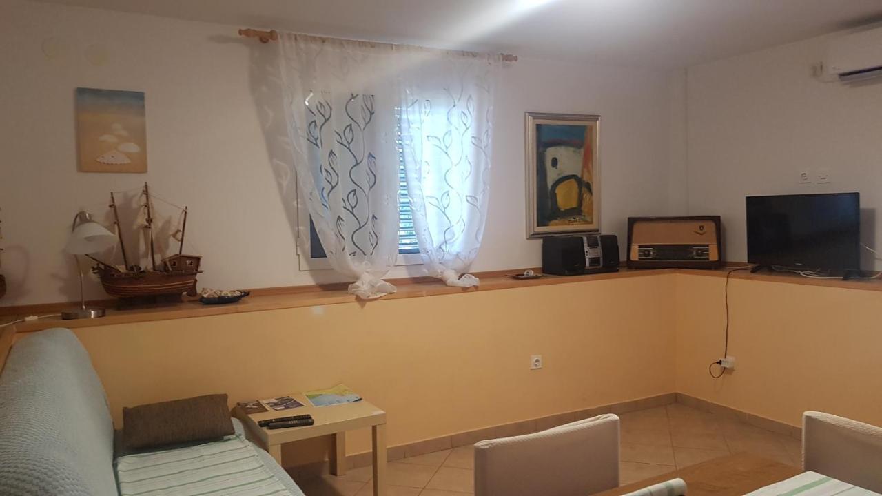 Apartamento Gita Omišalj Exterior foto